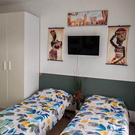 Casa Angela Parma Apartment ภายนอก รูปภาพ